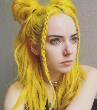 Средно жълта коса за момичета