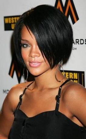 Rihanna krótki bob bez grzywki