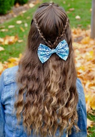 10代の女の子のための長いハーフアップヘアスタイル
