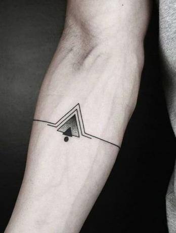 Tetování geometrického trojúhelníku