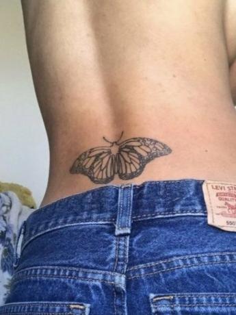 Alsó hátsó tetoválás 