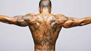 20 tatuagens de peixes Koi para homens de sorte