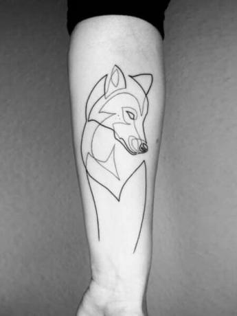Minimalistické tetovanie vlka