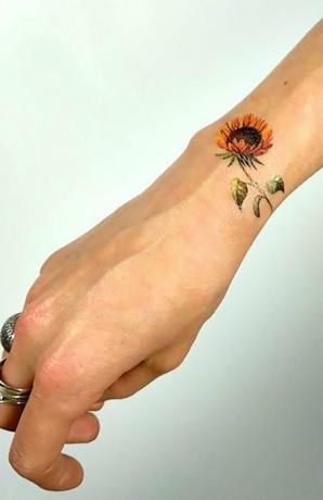 Tatuaje De Girasol En La Muñeca