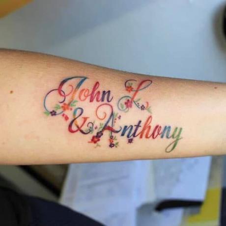 Farebné tetovanie mena