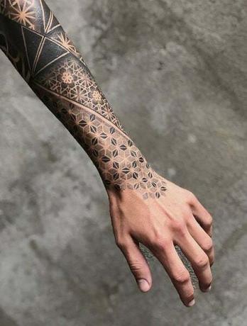 Geometrisk mønster tatovering