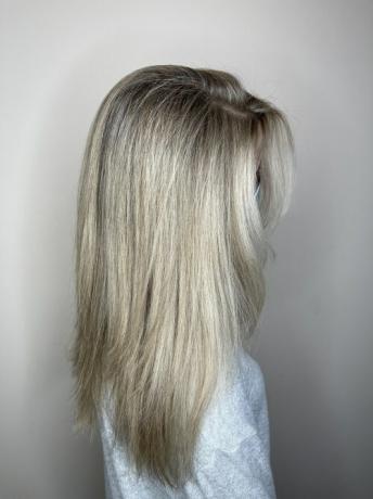 Popolavá blond farba na vlasy s korienkovým rozmazaním