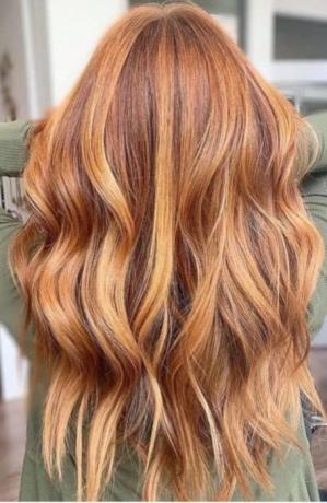 Zázvorová barva na vlasy s karamelovými odlesky