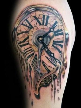 Olvadó óra tetoválás