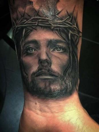 Tatuaż na nadgarstku Jezusa 