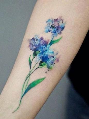 Akvarell virágos tetoválás (1)