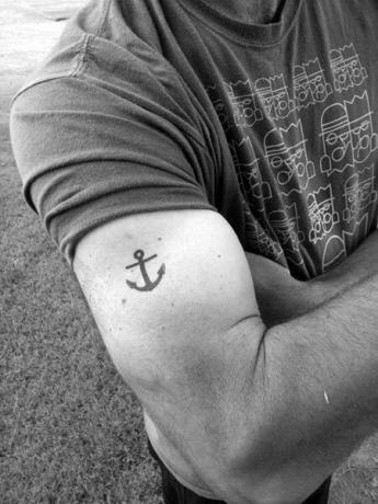 Jednoduché tetování na kotevní paži