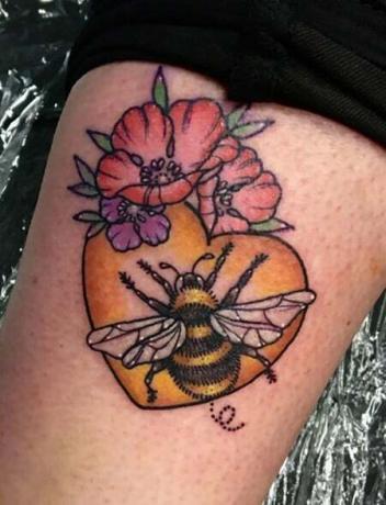 Tetovanie včelieho srdca 3