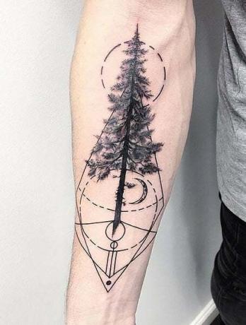 Tetování geometrického stromu