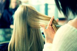 Hairstylist Love: 4 Συμβουλές για να βρείτε και να προσαρμόσετε στο όνειρό σας Κομμωτής!
