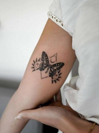 Sommerfugl tatovering på indre arm