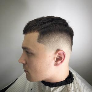 Undercut Fade Haircuts + frisyrer för män år 2021