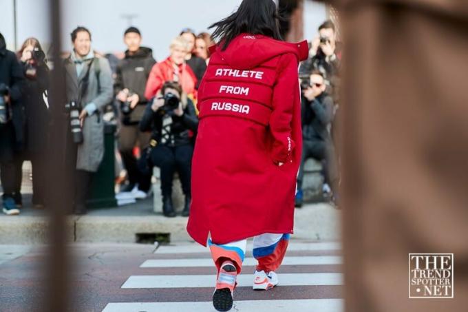 Седмица на модата в Милано Aw 2018 Street Style жени 12