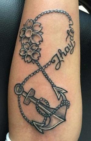 Végtelen Anchor Tetoválással