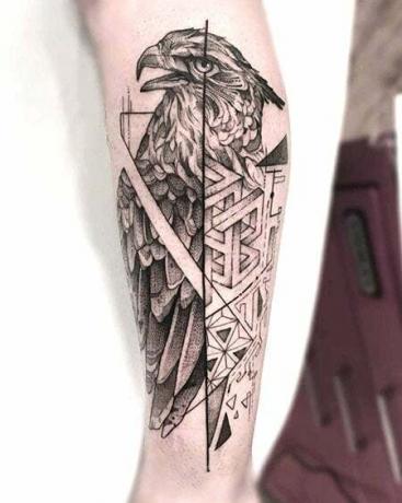 Ērgļa ģeometriskais tetovējums 2