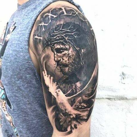 Jézus fél ujjú tetoválás