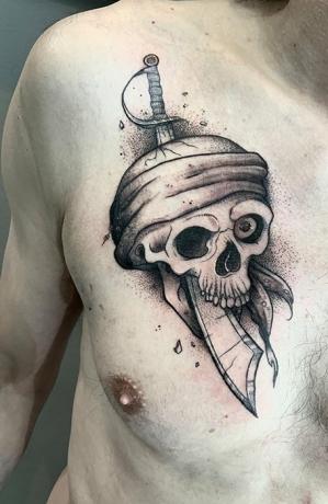 Pirat kranium tatovering