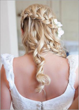 şelale örgülü düğün saç modeli