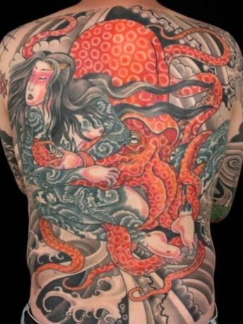Octopus-tatoeage op de rug