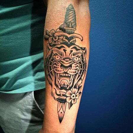 Tetovanie tigra a dýky