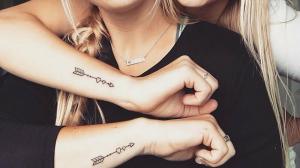 25 ideas significativas de tatuajes para hermanas que te encantarán