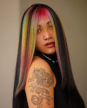 Destaques de cabelo listrado arco-íris