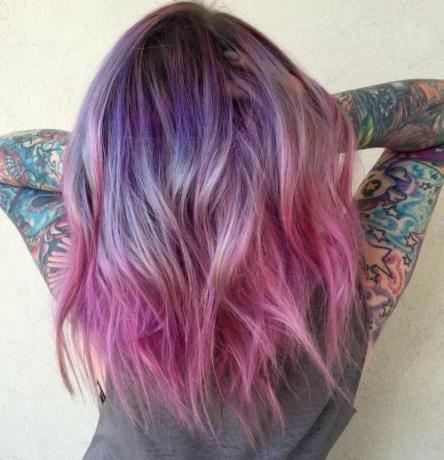 Nuo vidutinio ilgio purpurinės iki rožinės spalvos Ombre plaukų