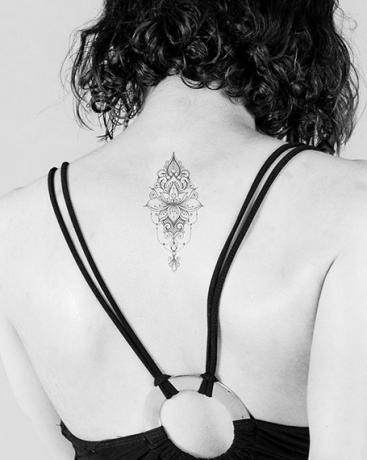 Tymczasowy tatuaż kwiat lotosu