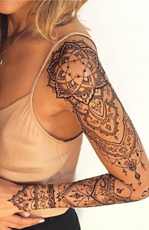 Tatuaj cu mânecă henna