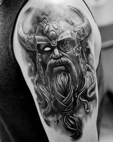 Tatuagem de meia manga Viking