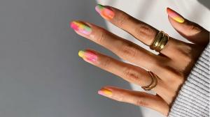 25 милых радужных ногтей, которые скрасят ваш день