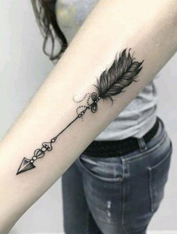Tetovaža s puščico