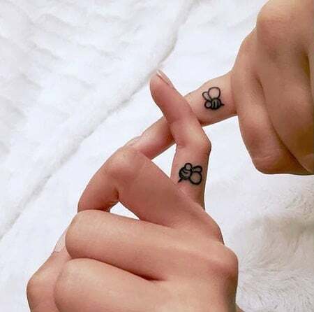 Tetovanie na včelí prst