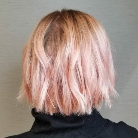 Růžová pastelová barva vlasů