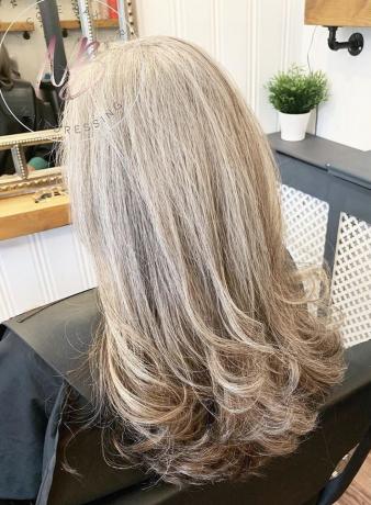 Dolgotrajna frizura za starejše ženske