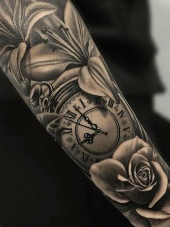 Tetování na hodinovém rukávu