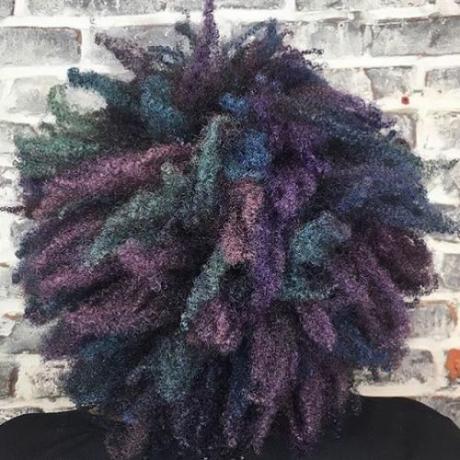 Afroamerikansk kort lockig pastell lila frisyr