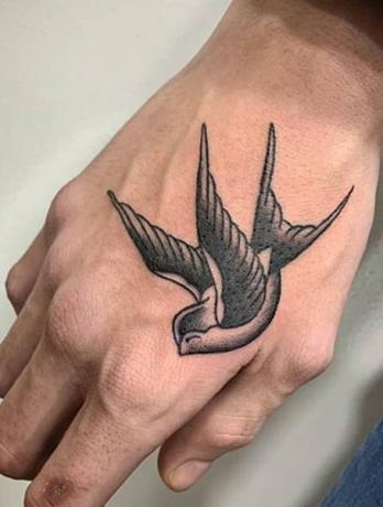 Muži, tetovanie vtákov