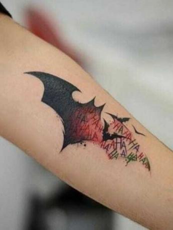 Tetovanie so symbolom Joker