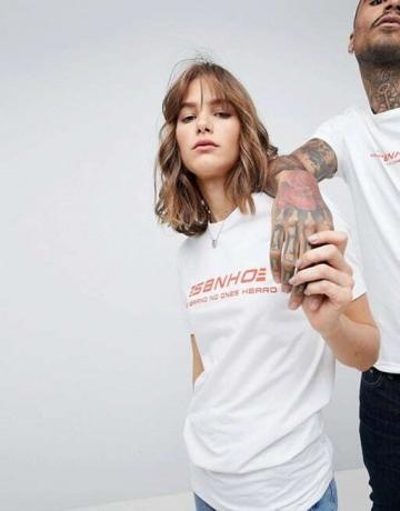 „Asos“ marškinėliai su tam tikro prekės ženklo spauda