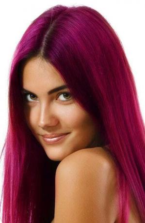 Purpurowy kolor włosów