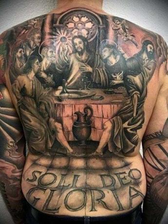 Tatuaje en la espalda de Jesús 1