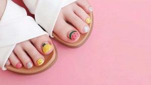 20 slatkih i jednostavnih dizajna noktiju na nogama za ljeto