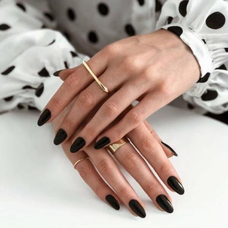 Svarta mandel naglar