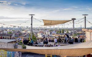 20 incroyables bars sur le toit du monde entier